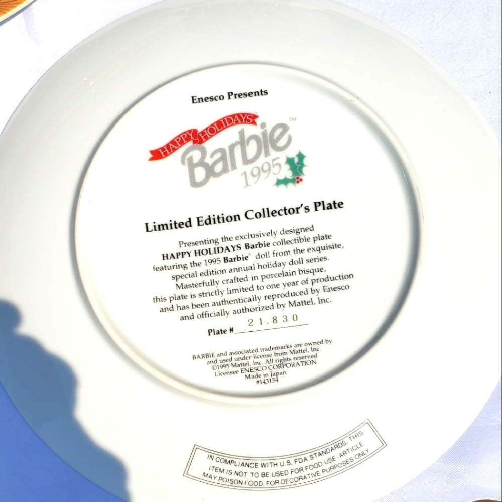 Multiple Collectable Barbie porcelain plates - Picture 2 of 16